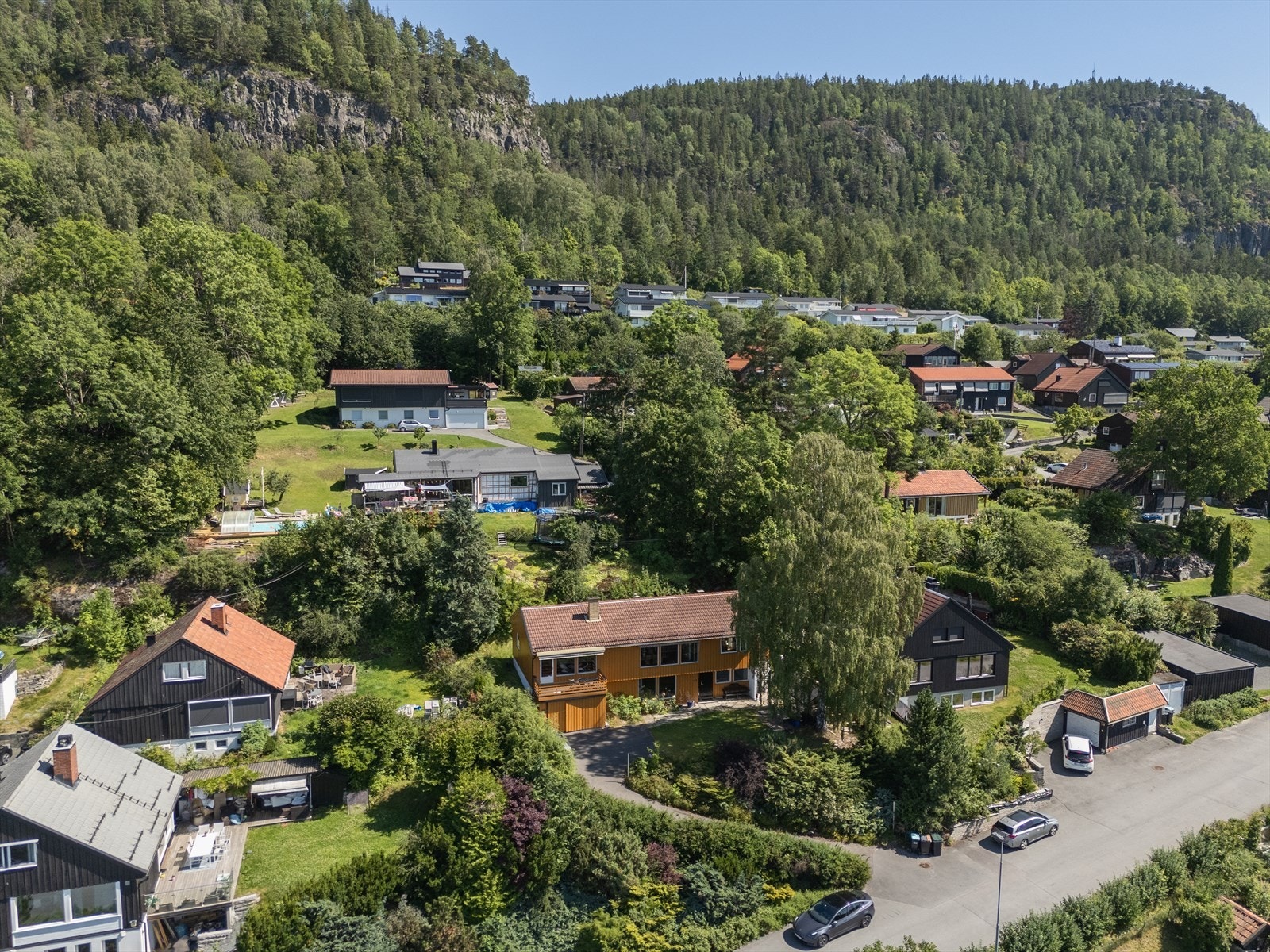 Boligen ligger i et meget barnevennlig boområde på Kolsås! Galleribilde