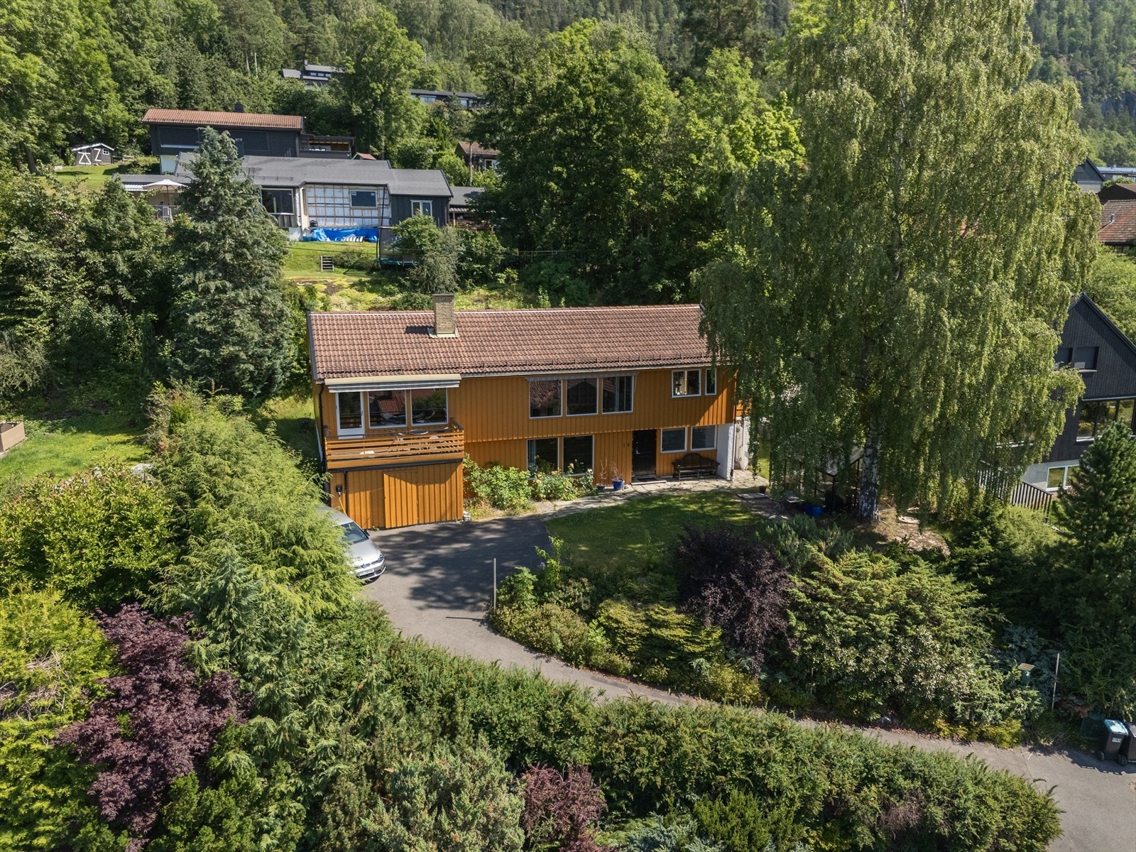 Velkommen til Løkenlia 18, presentert av Tiri-Alette Dahl Vilnes i Eiendomsmegler 1! Foto: Scott Kvitberg. Galleribilde