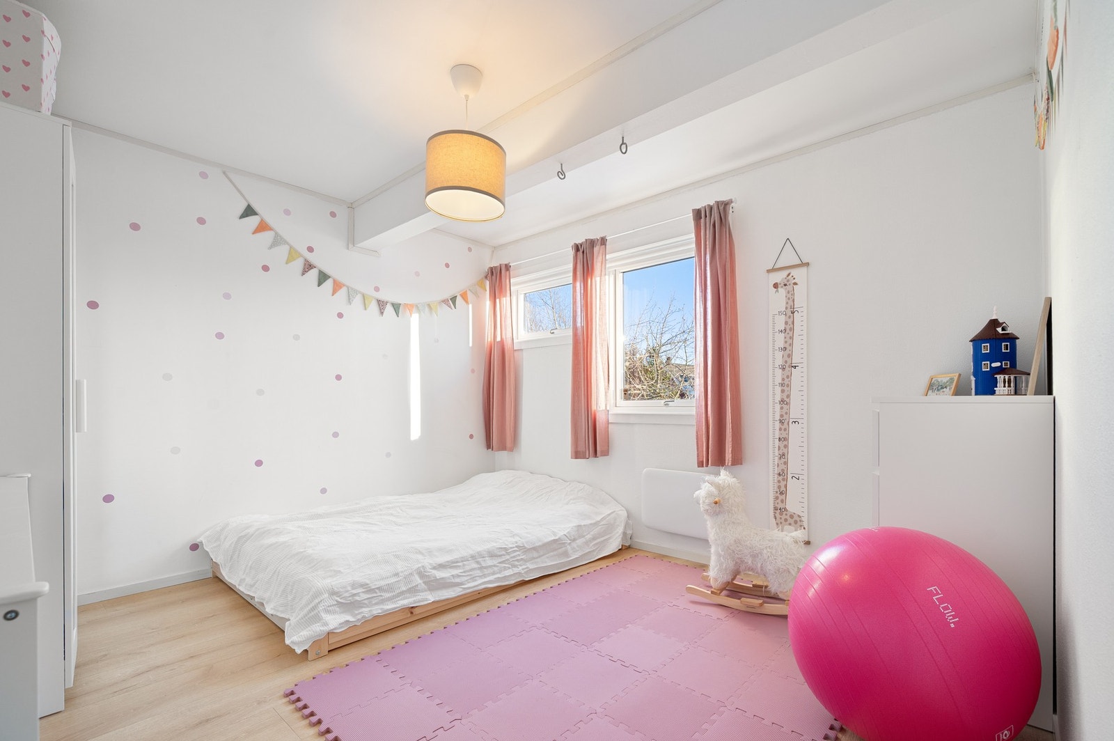 Soverom 2 er på 11,5 kvm. Galleribilde