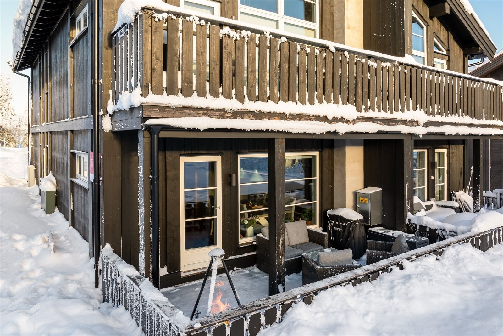 Fritidsleiligheten ligger på ca. 805 moh. hvor du virkelig får følelsen av å være på høyfjellet. Leilighetens sentrale beliggenhet på Kvilsten gjør at du lett sklir ut i Norges største alpinanlegg. Galleribilde