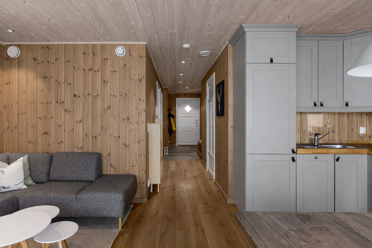 Leiligheten har en god planløsning med et sosialt oppholdsrom, 3 soverom og bad/vaskerom. (bildet er redigert av selger) Galleribilde