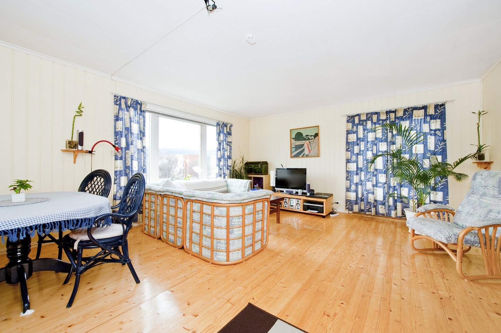 Stue, boligen leies ut umøblert. Galleribilde