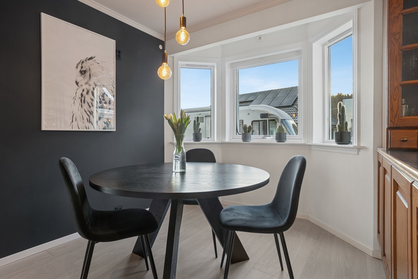 På kjøkkenet kan man også innrede med en spisebord - Ypperlig for frokostmåltidene! Galleribilde