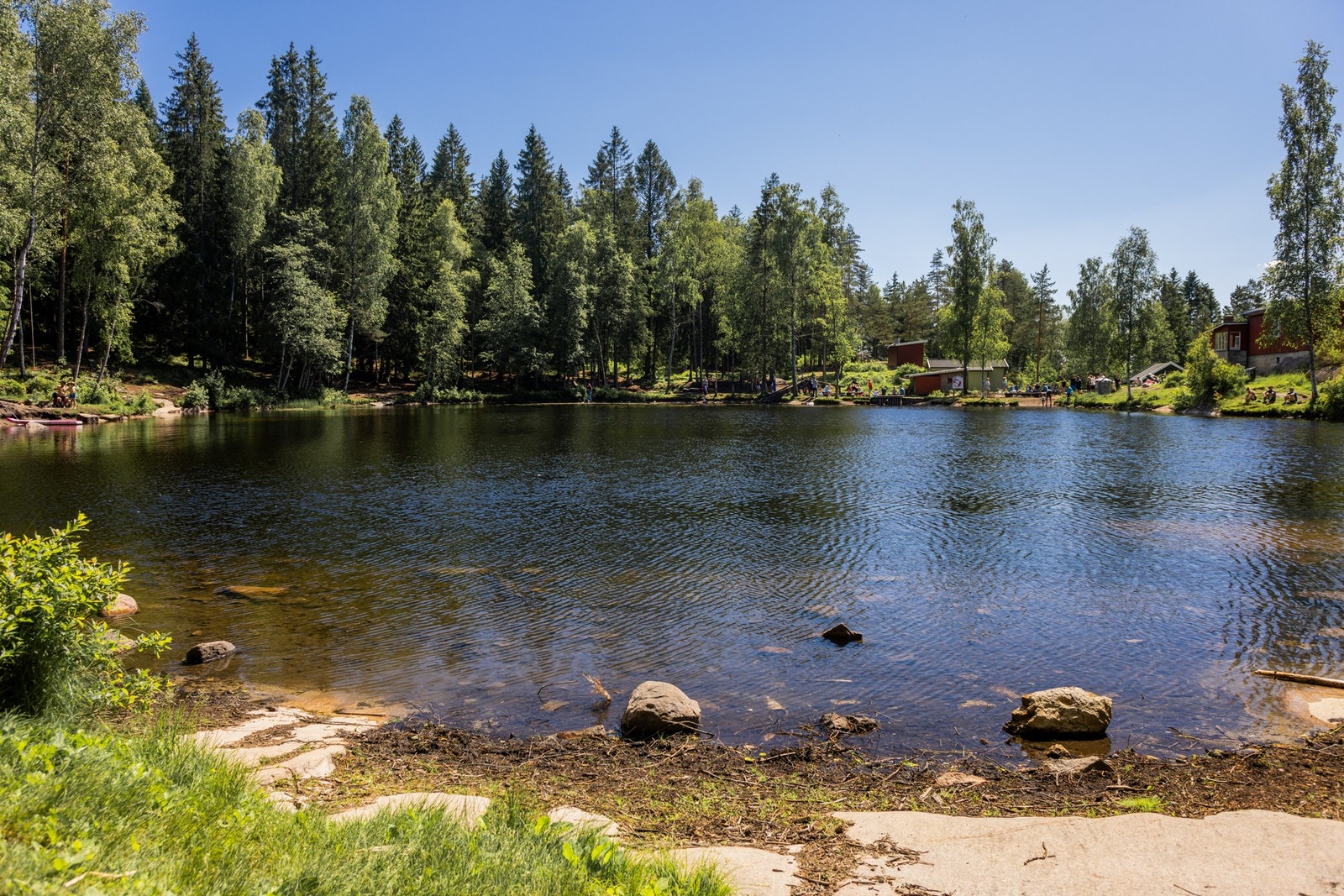 Her har du også Isdammen på toppen av Årvoll som er et populært samlingssted med grillplass, sittegrupper og en hytte som kan leies til flere sosiale sammenkomster. Galleribilde