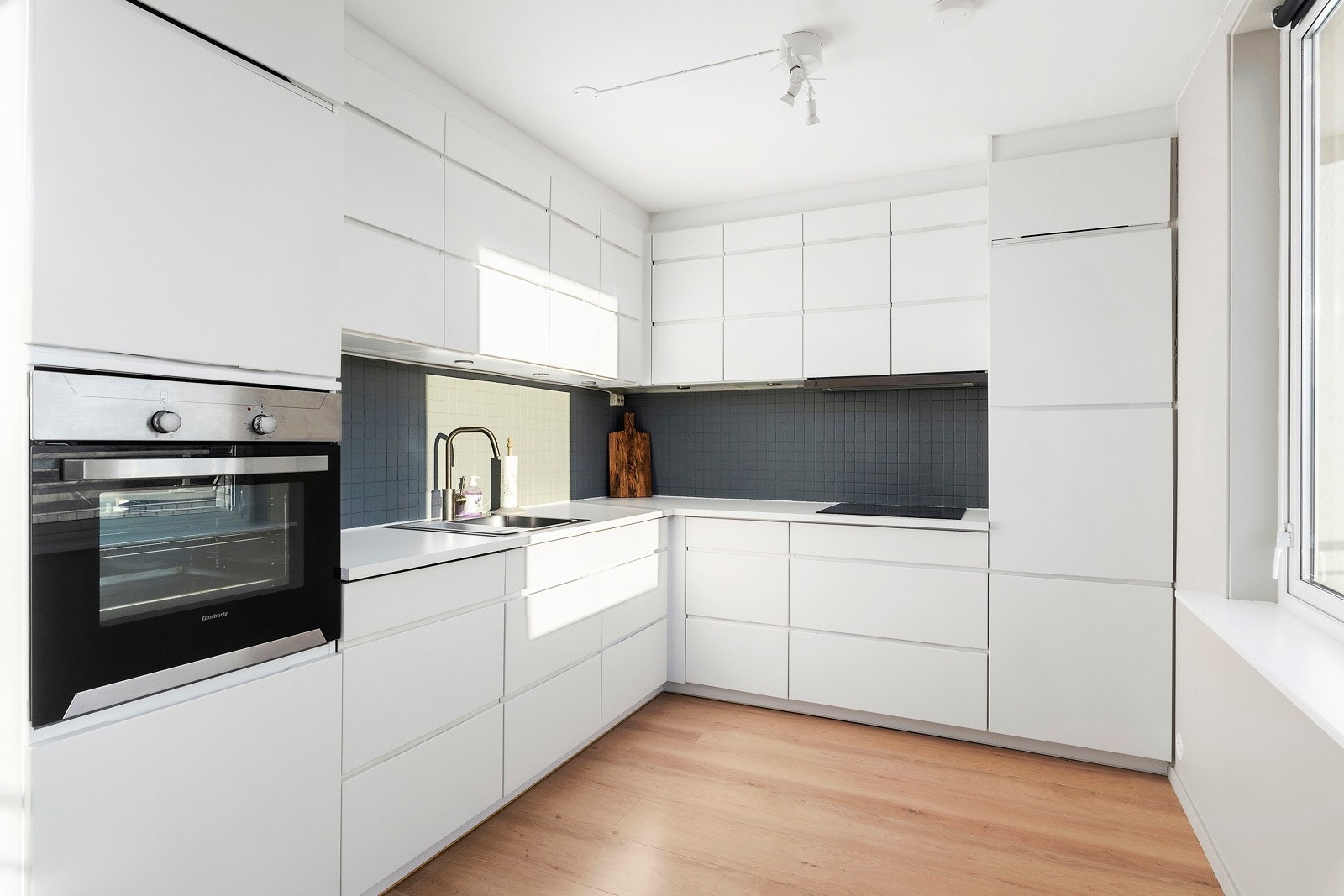 Kjøkkeninnredningen ble byttet i 2011, deretter ble benkeplater Galleribilde