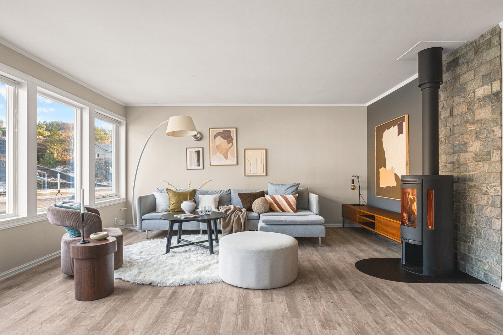 Et stort enderekkehus over to plan sentralt i Mathopen. Galleribilde