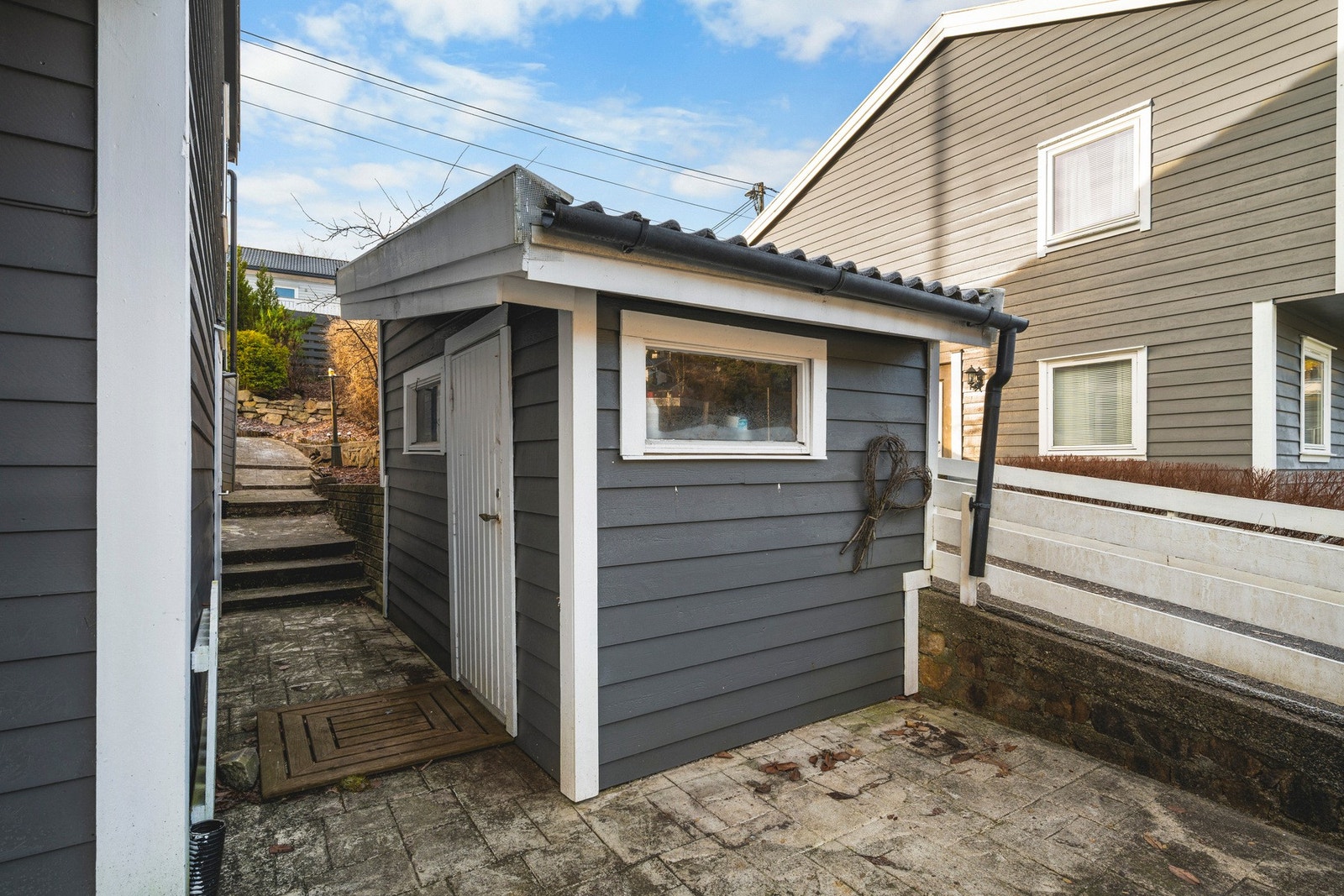 Boligen har en frittstående utebod på 7m². Galleribilde