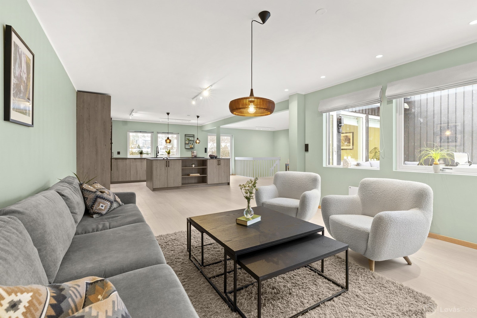 Et lyst og flott plan med store vindusflater mot øst og vest Galleribilde