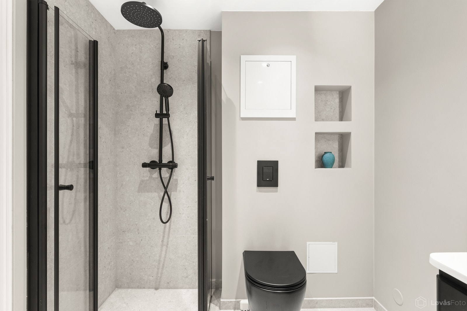 Bad 1: Dusjnisje med regnfallsdusj Galleribilde