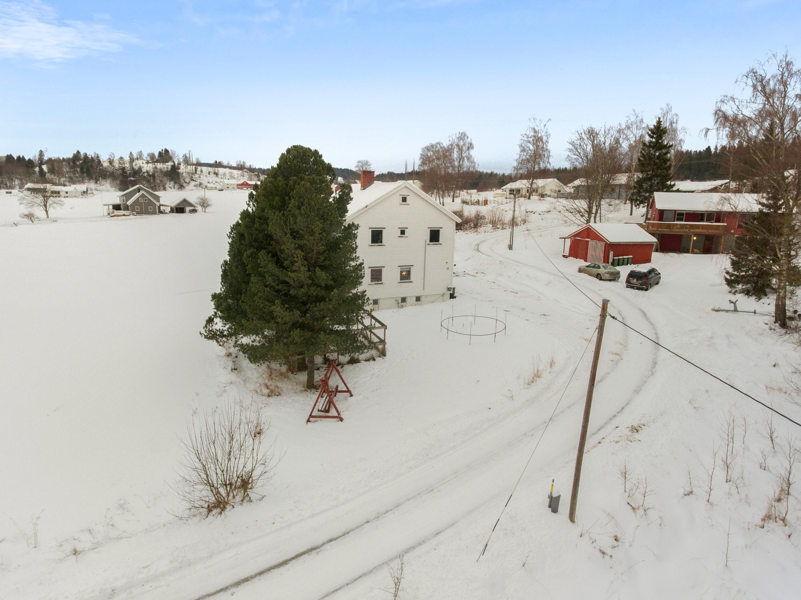 Romslig tomt i starten av et lite boligområde på Rostad Galleribilde