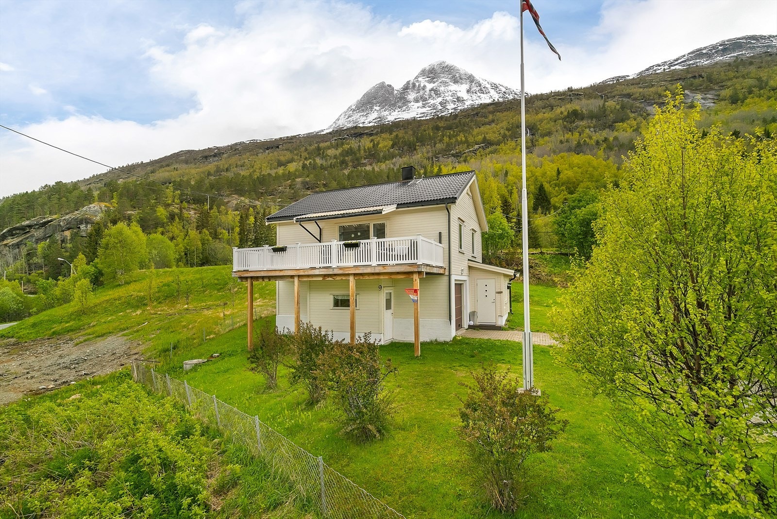 Flott fritidsbolig som er vedlikeholdt de senere år. Galleribilde