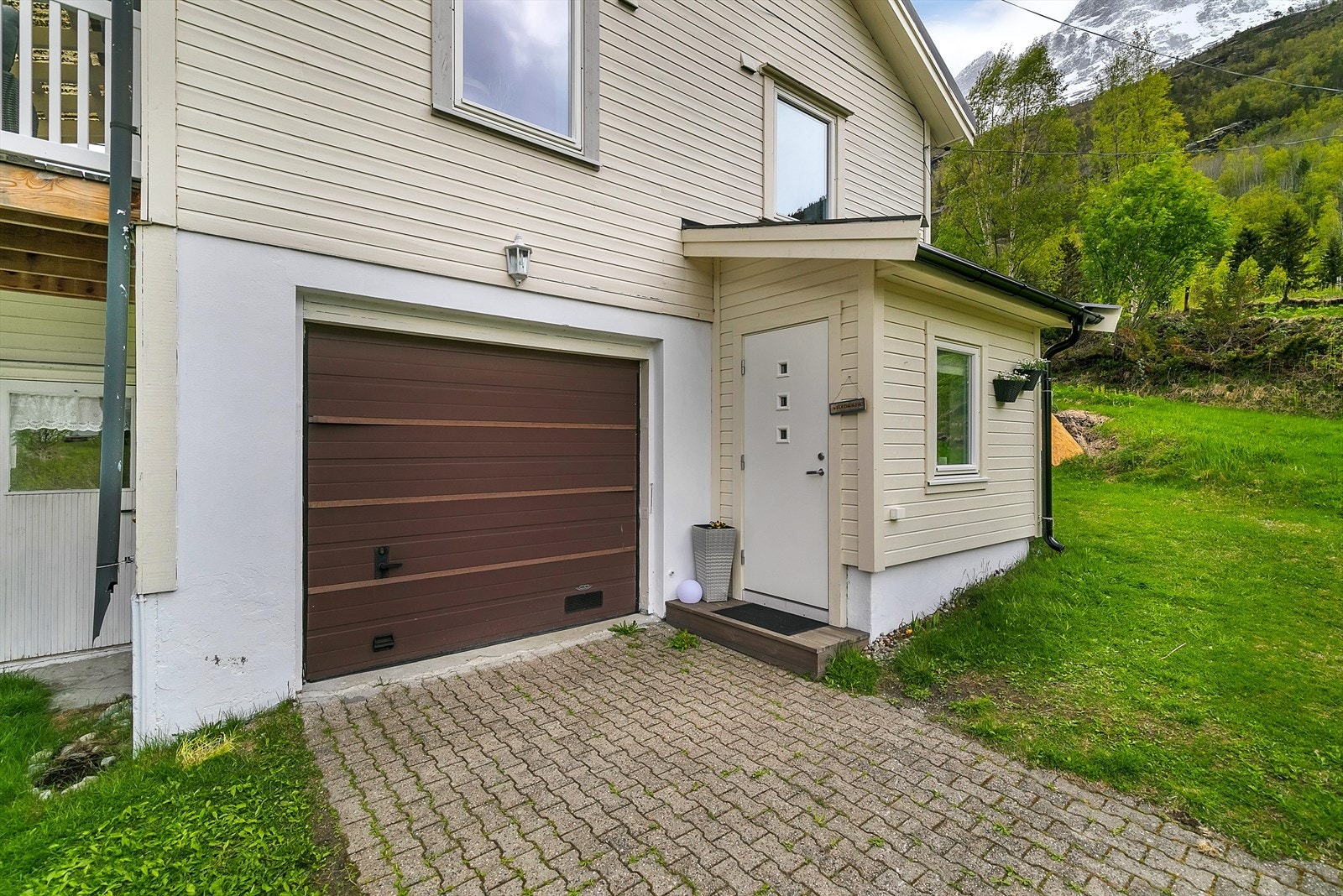 Garasje på ca 17 kvm i boligen. Galleribilde