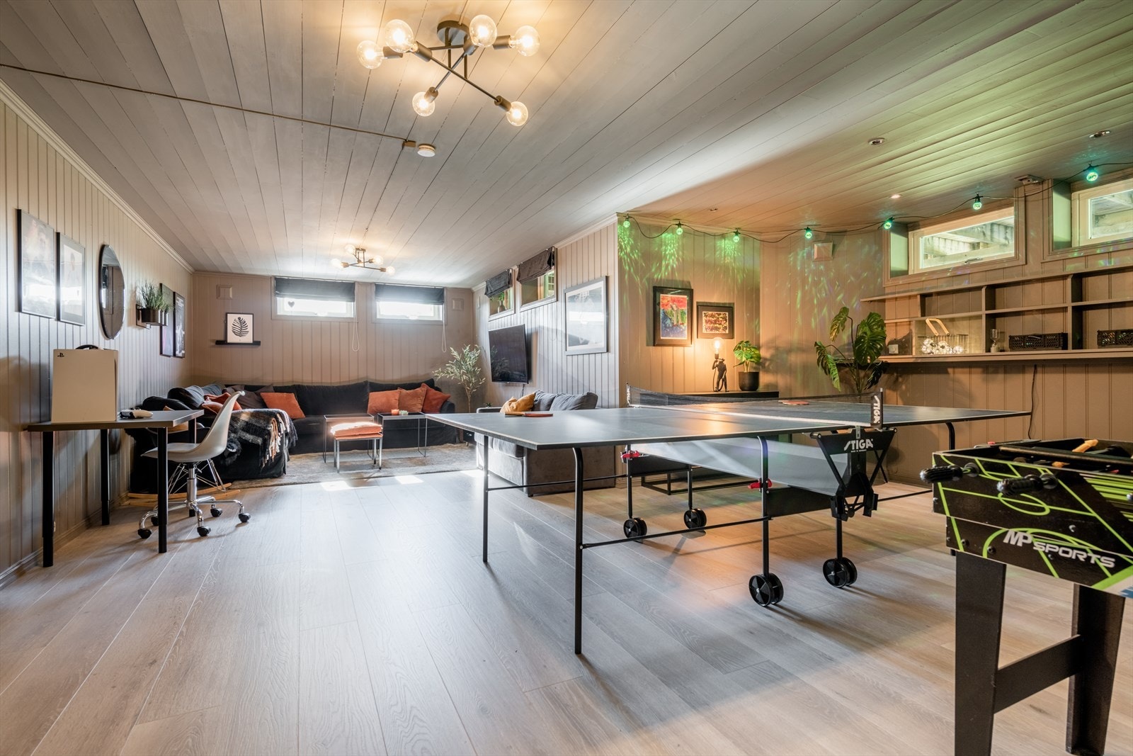 Aktivitetsrommet i kjelleren. Galleribilde