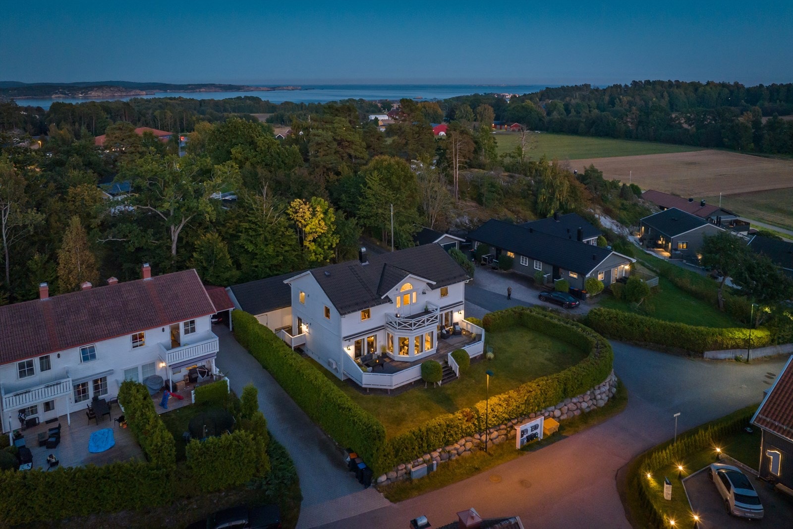 Det er skolesti til både barne og ungdomsskole. Galleribilde