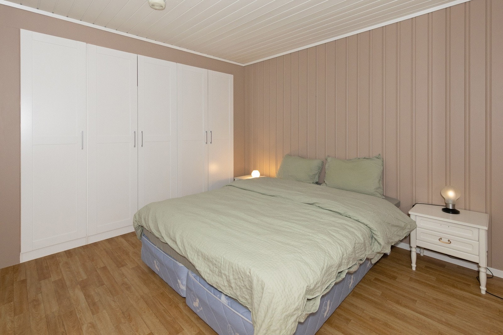 Fra soverom, underetasje (soverom i underetasjen er kjellerstue på tegningene) Galleribilde