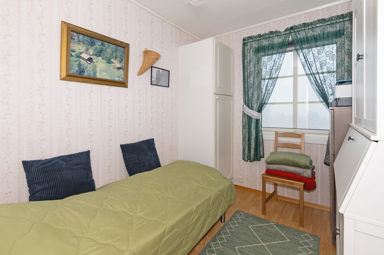 Fra soverom 2. Utleieleilighet, første etasje Galleribilde