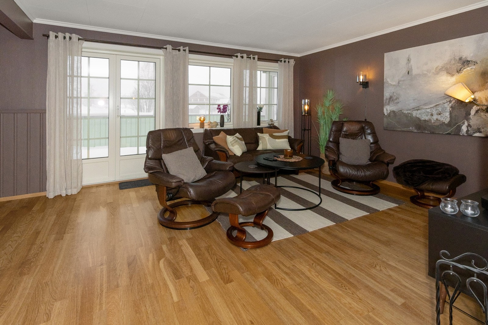 Hoveddelen har hele fire soverom, to store stuer, tre bad og trimrom. Galleribilde