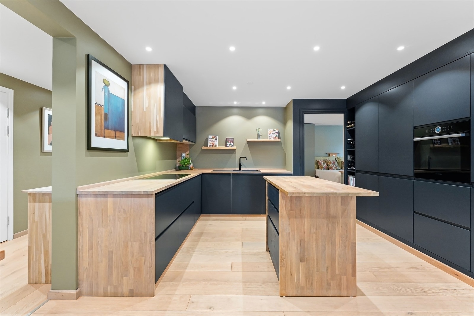 1 stavs parkett gulv, gulvvarme og dimmebelysning i de aller fleste rom Galleribilde