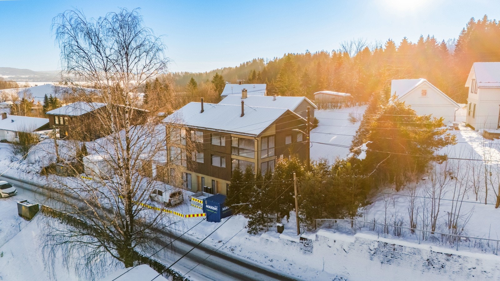 Bygget er lagd i en moderne stil og har en spennende arkitektur. Med den gode planløsningen er dette en perfekt familiebolig. Galleribilde