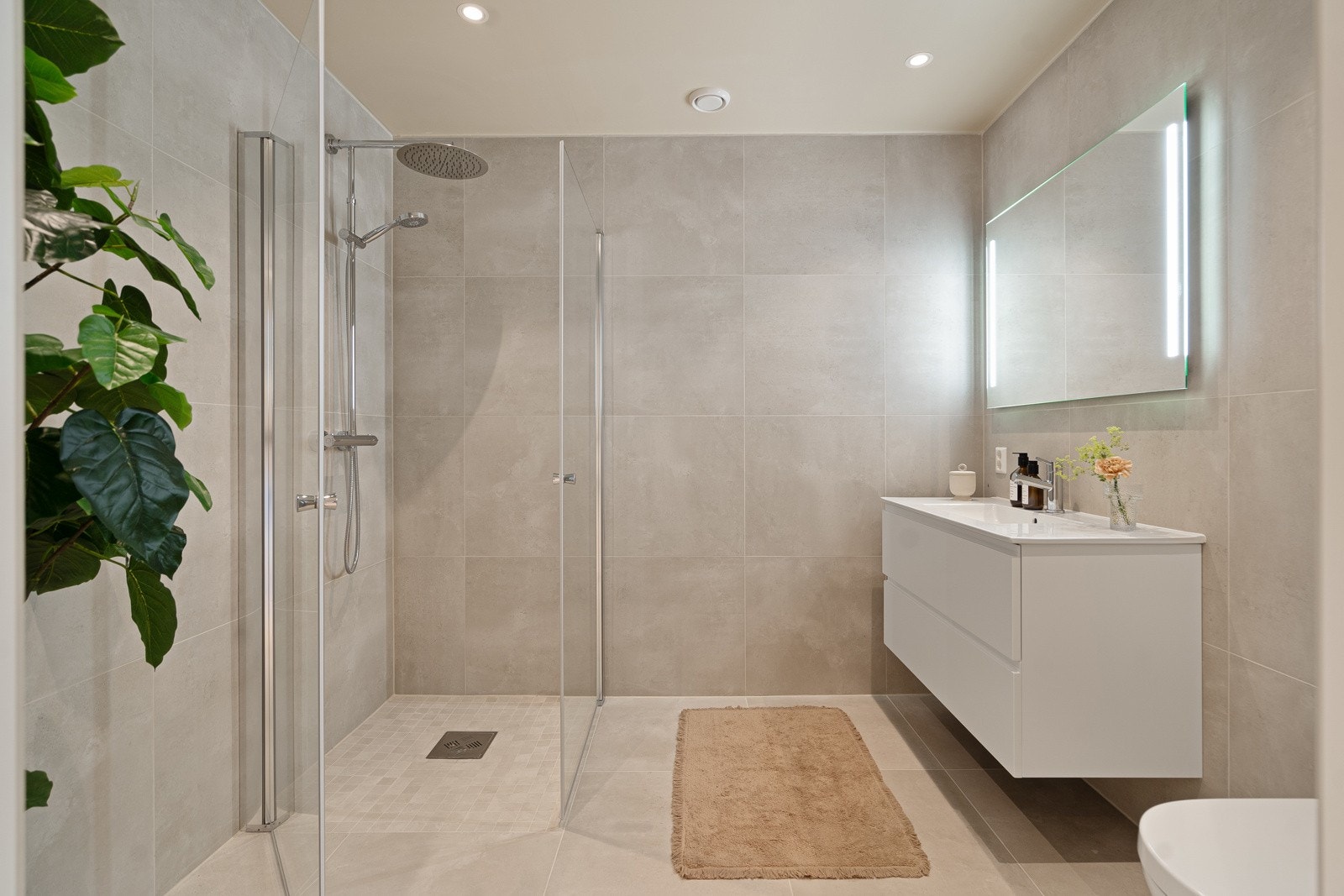 Bad 2 - romslig bad med alle fasiliteter Galleribilde