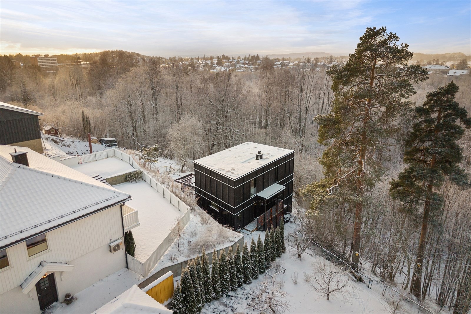 Gjennom Mærradalen og langs Ankerveien kommer du raskt til Bogstadvannet med badeplass, Bogstad gård og Bogstad golfbane Galleribilde