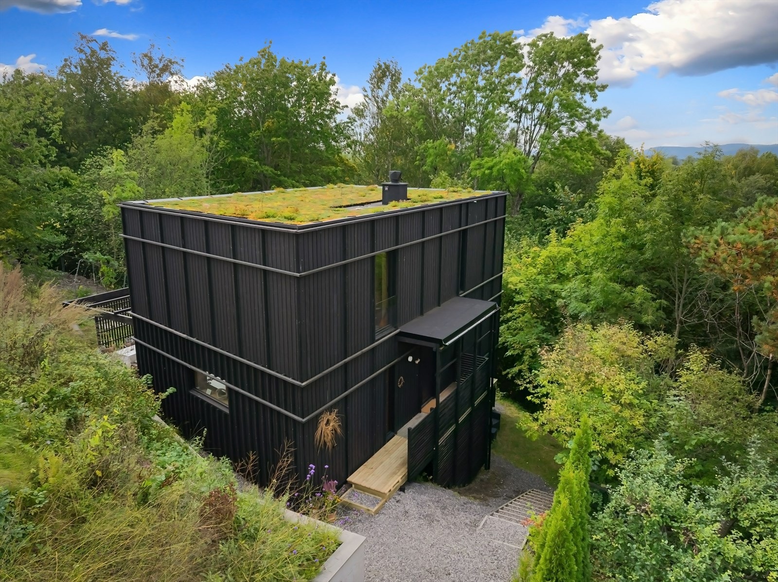 Skjermet og grønn beliggenhet uten trafikkstøy Galleribilde