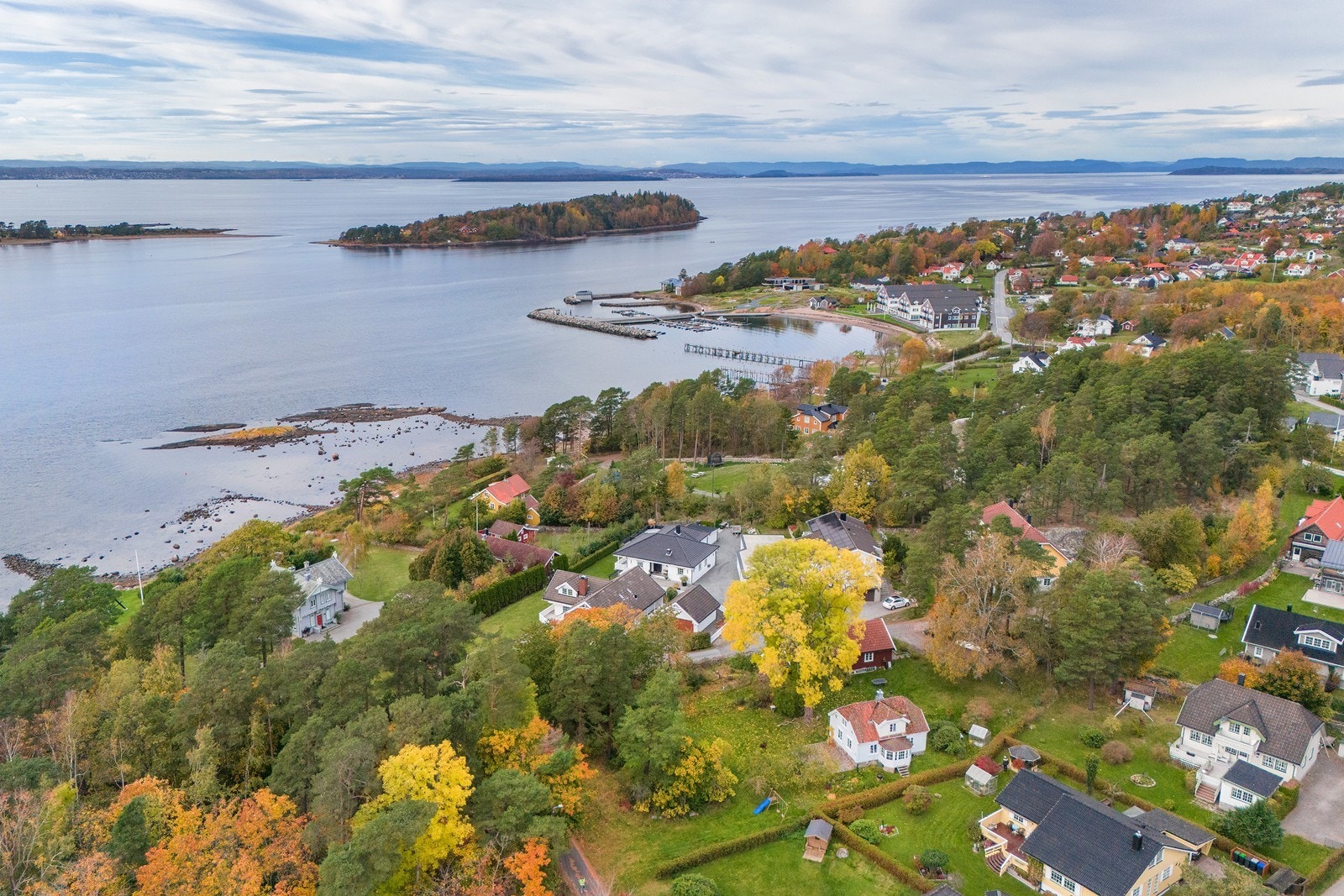 Larkollen kryr av pene strender og tur- og rekreasjonsmuligheter. Støtvig hotell og Losen er kun en rask rusletur unna. Galleribilde