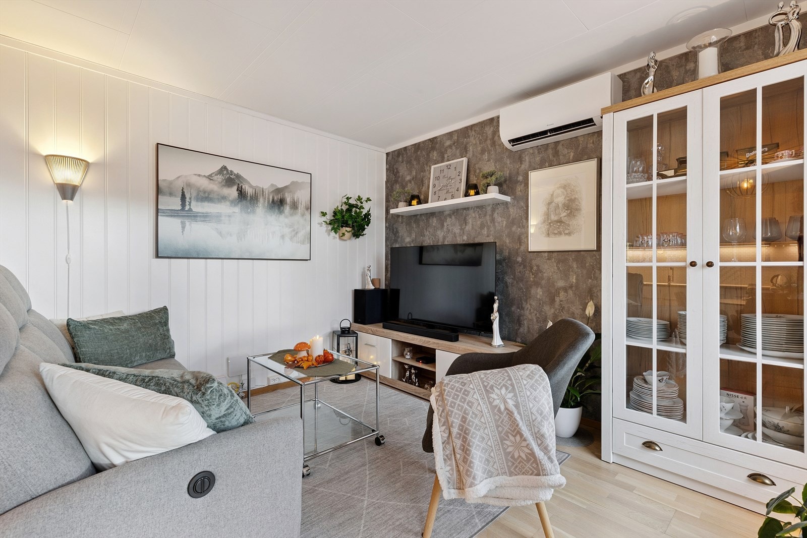 Leiligheten er lys og hyggelig, som gjør at du kan flytte rett inn. Galleribilde