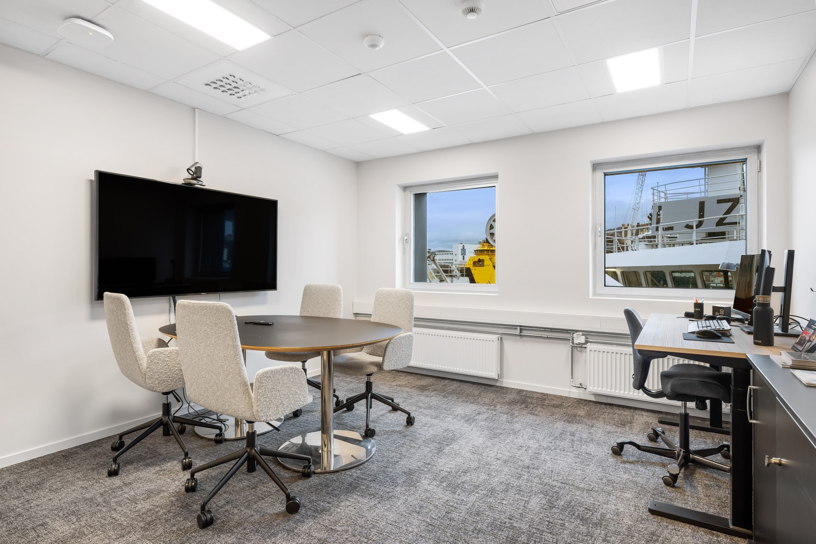 Lite møterom, kan også brukes som kontor Galleribilde