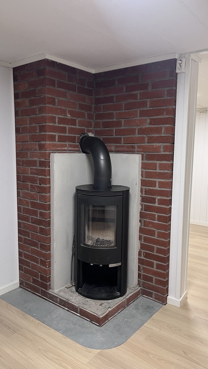 Peis mot murvegg Galleribilde