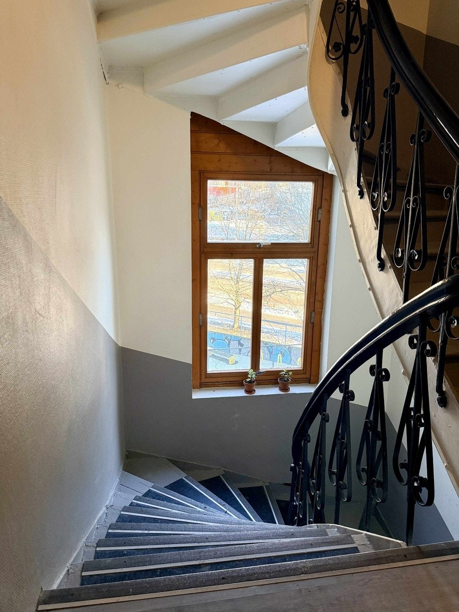 Trappeoppgang opp til leiligheten Galleribilde