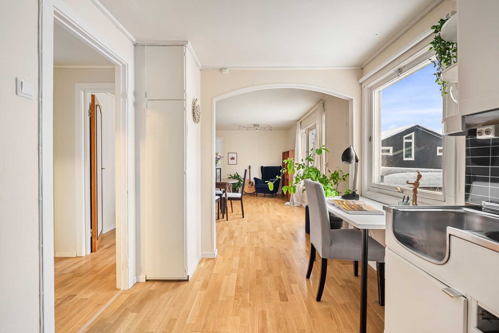 Kjøkken med plass til spisebord Galleribilde