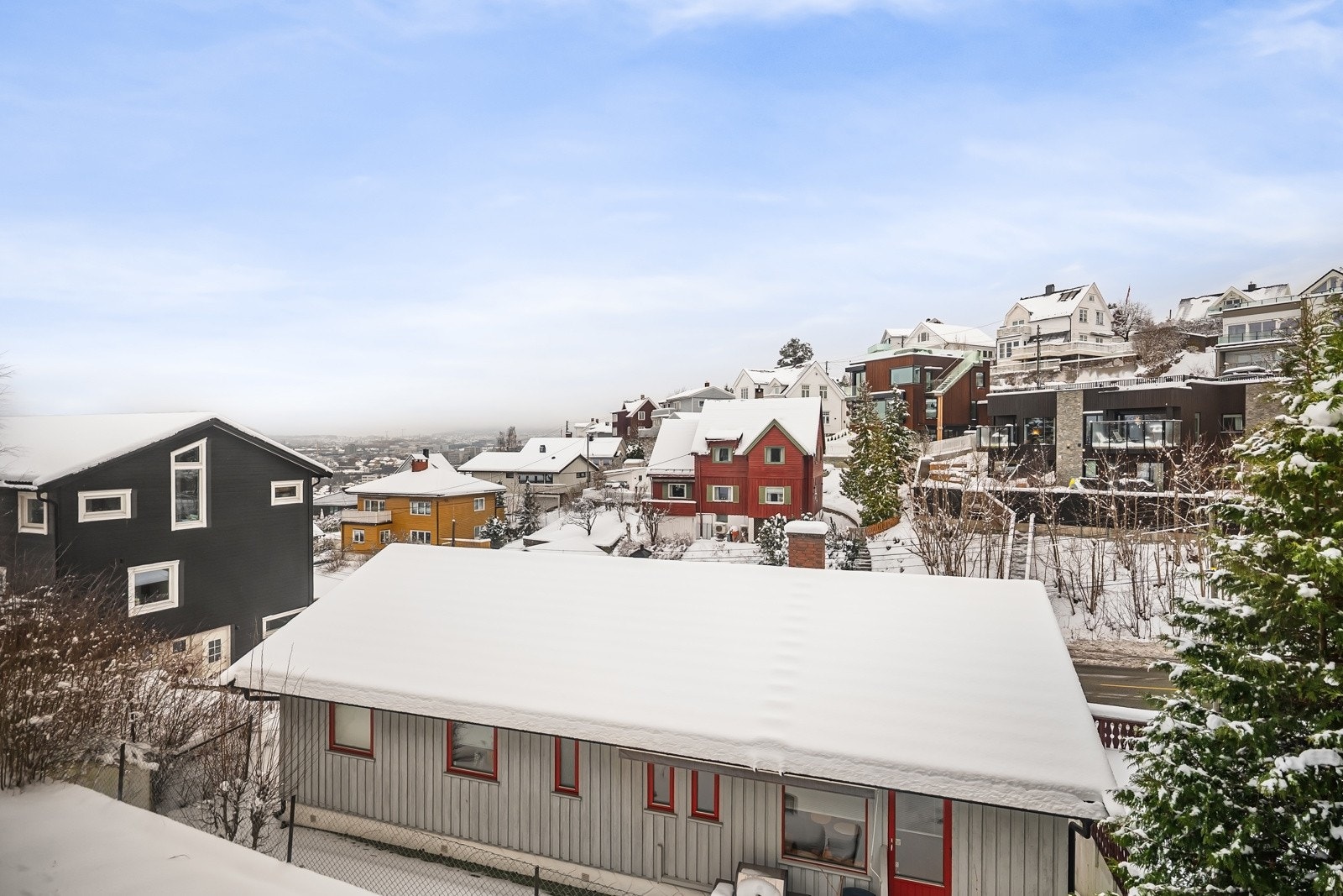 2 biloppstillingsplasser på egen gårdsplass Galleribilde