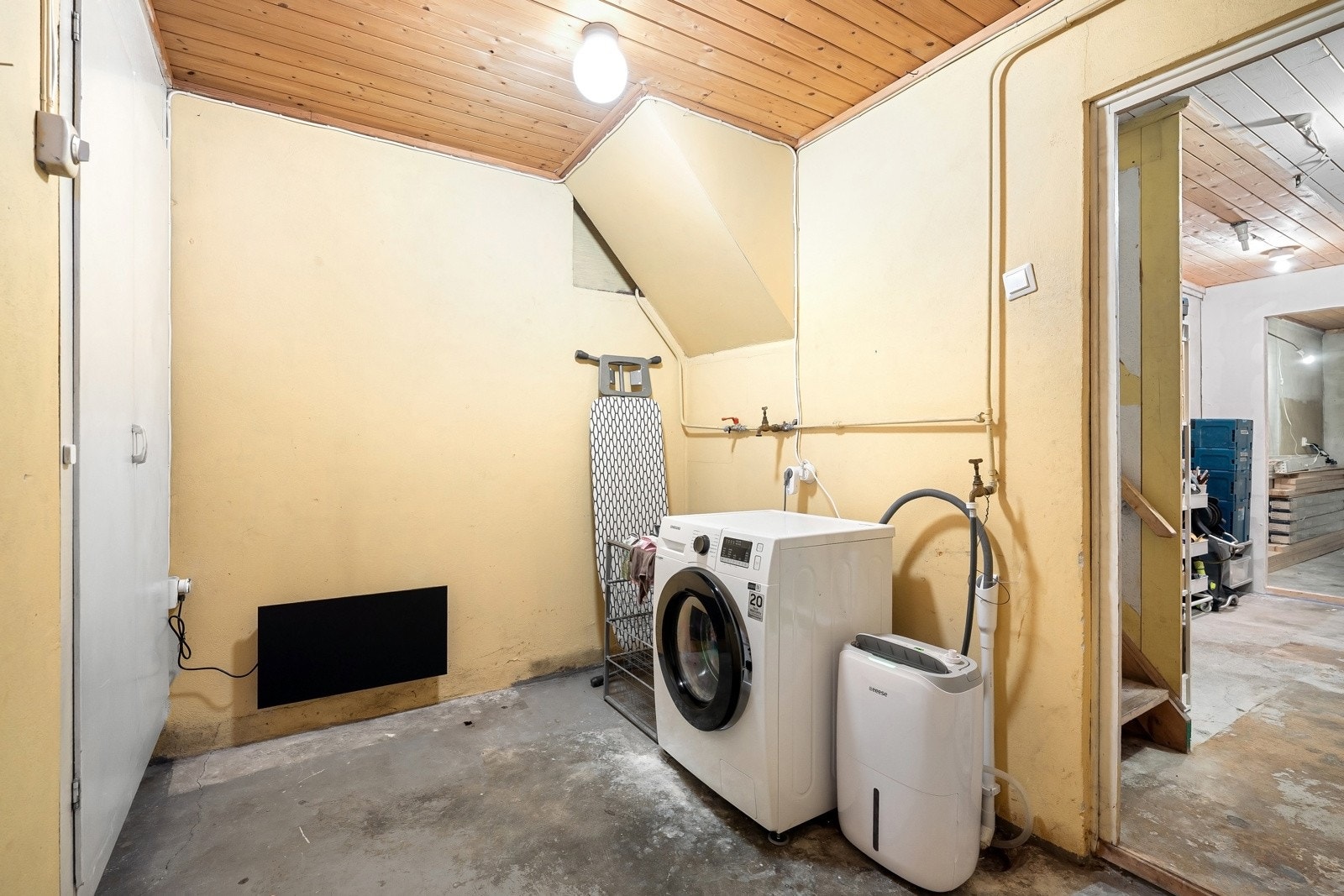 Eget vaskerom for snr. 1 med opplegg for vaskemaskin og plass til tørk Galleribilde