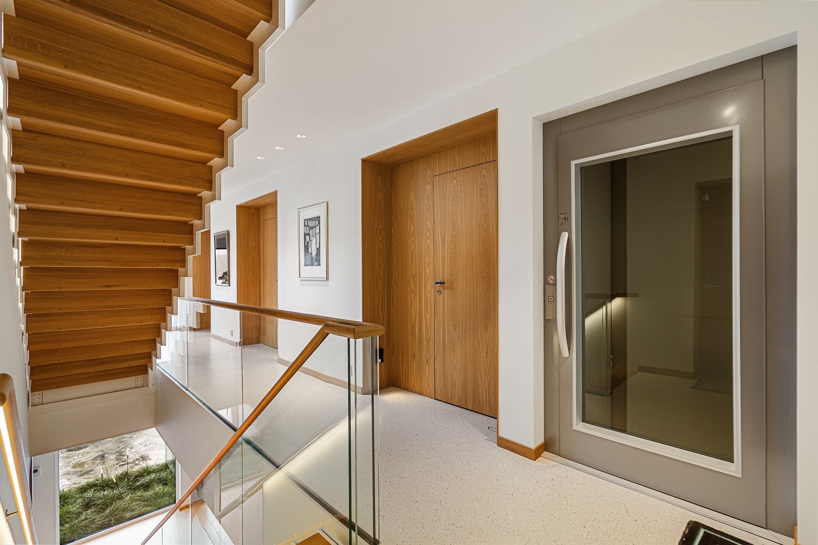 Mellometasjen stort vaskerom samt 3 soverom hvorav alle har hvert sitt lekre bad Galleribilde