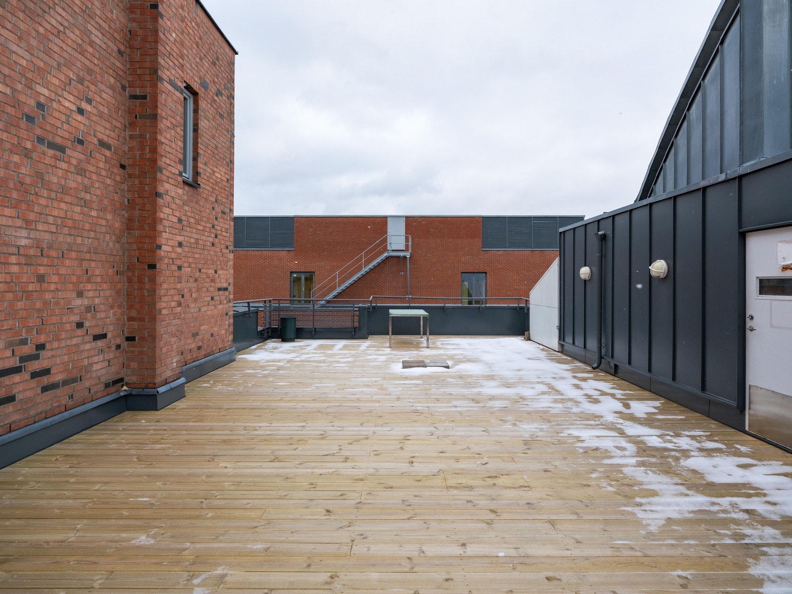 Rett frem ser du toppen av OsloMET som er nærmeste nabo. Galleribilde