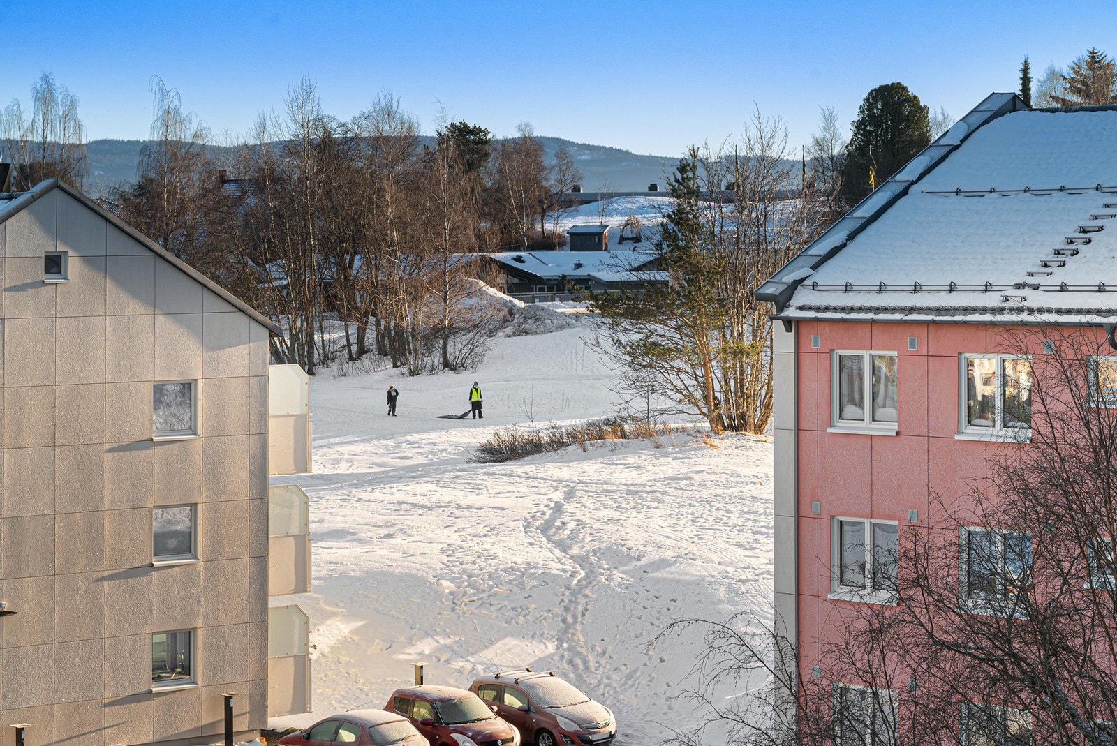 Med beliggenhet inne i tunet oppleves nærområdet som rolig og uten særlig støy. Galleribilde