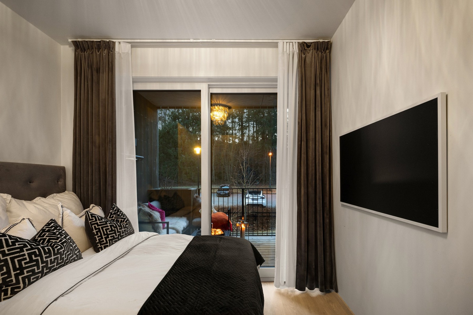 Man har tilkomst til balkongen også fra soverommet. Galleribilde