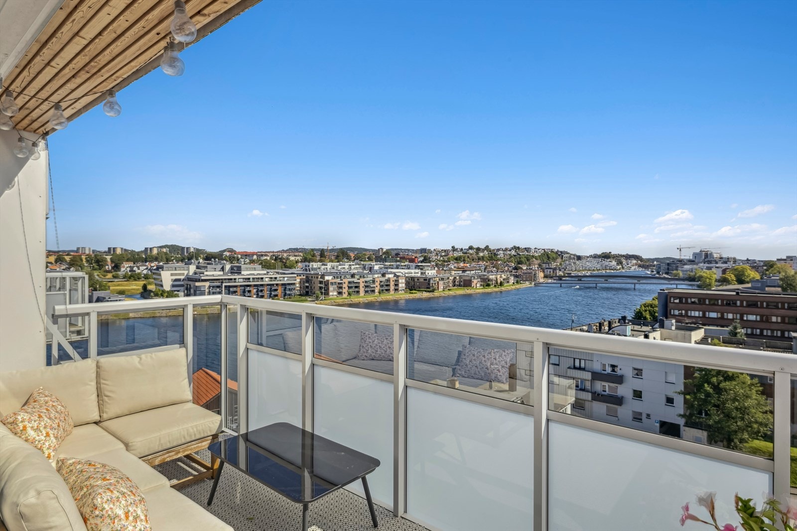 Uteplass til stor glede på gode og varme sommerdager. Galleribilde