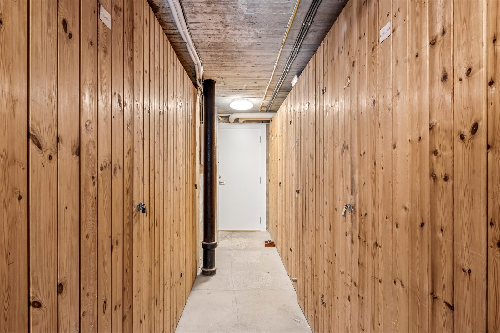 Lagringsbod. Galleribilde