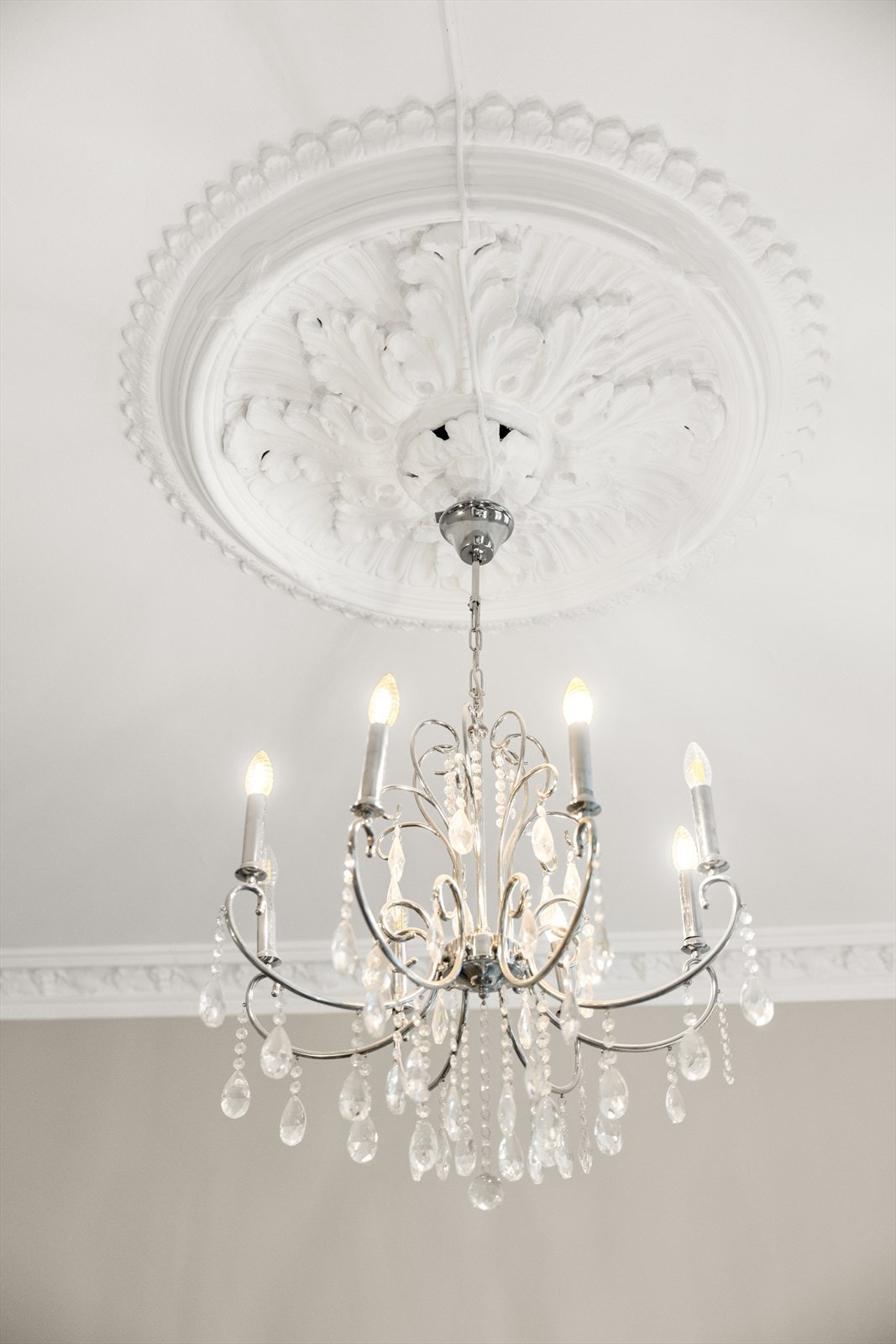 Oppussing av overflater og avretting av gulv ble utført i 2023. Galleribilde