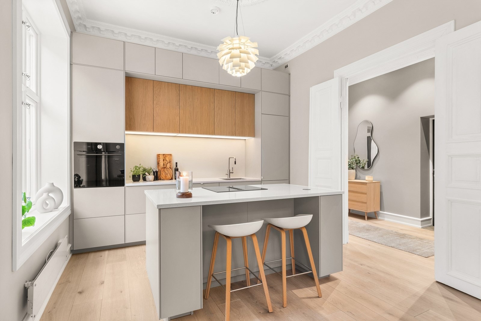 Svært lekkert og innbydende kjøkken fra 2023 med praktiske løsninger. Galleribilde