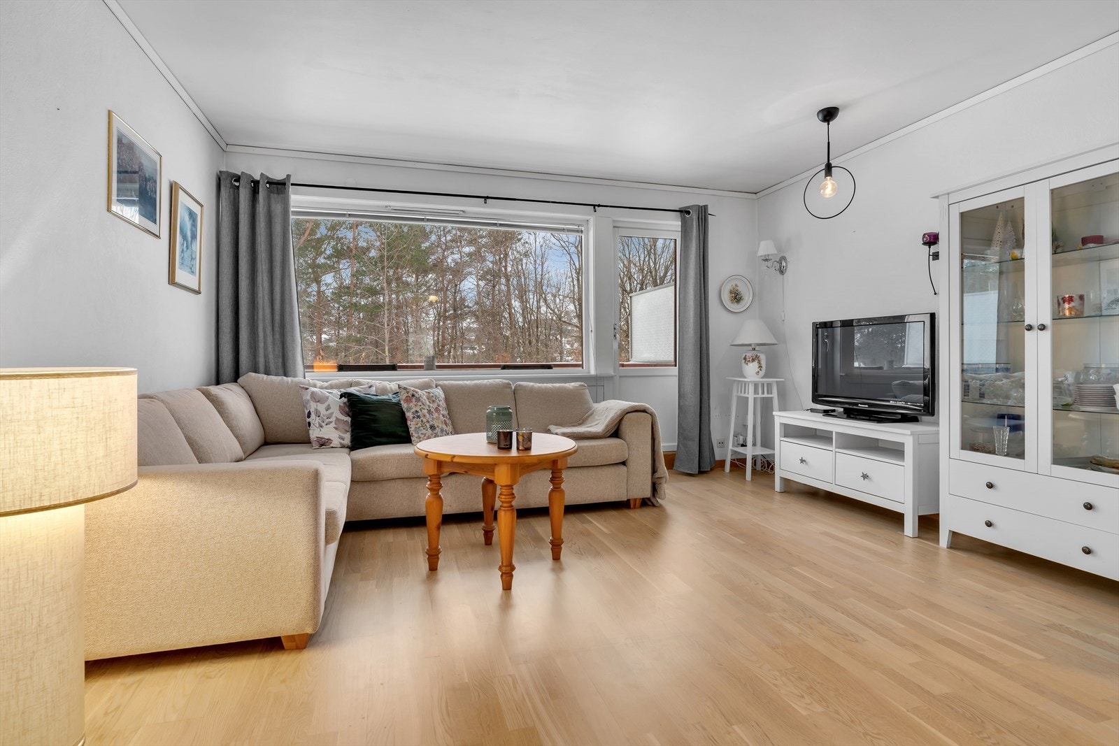 Fra stuen er det direkte adkomst til hyggelig balkong. Galleribilde