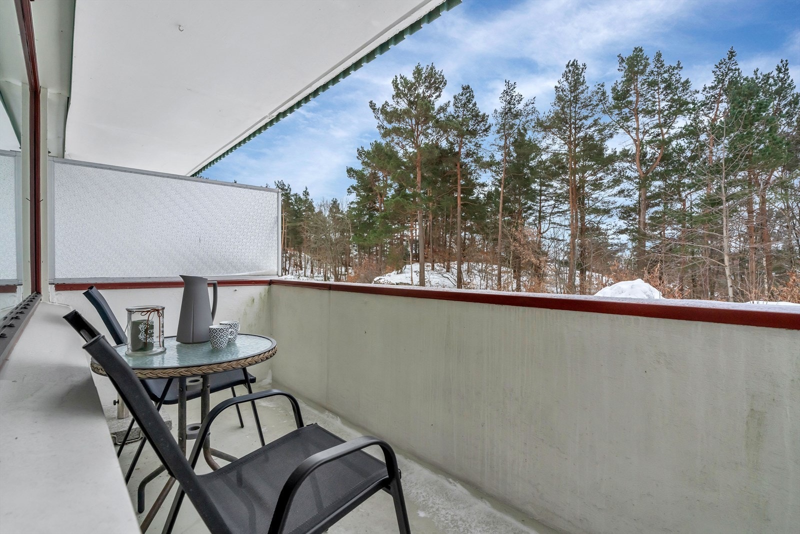 Trivelig balkong som ligger vendt ut mot friarealet. Galleribilde