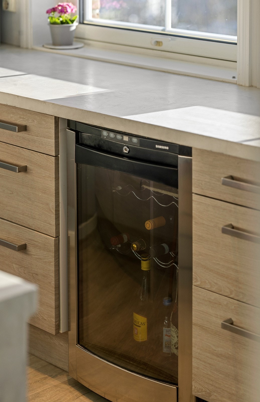 I tillegg har kjøkkenet vinskap. Galleribilde