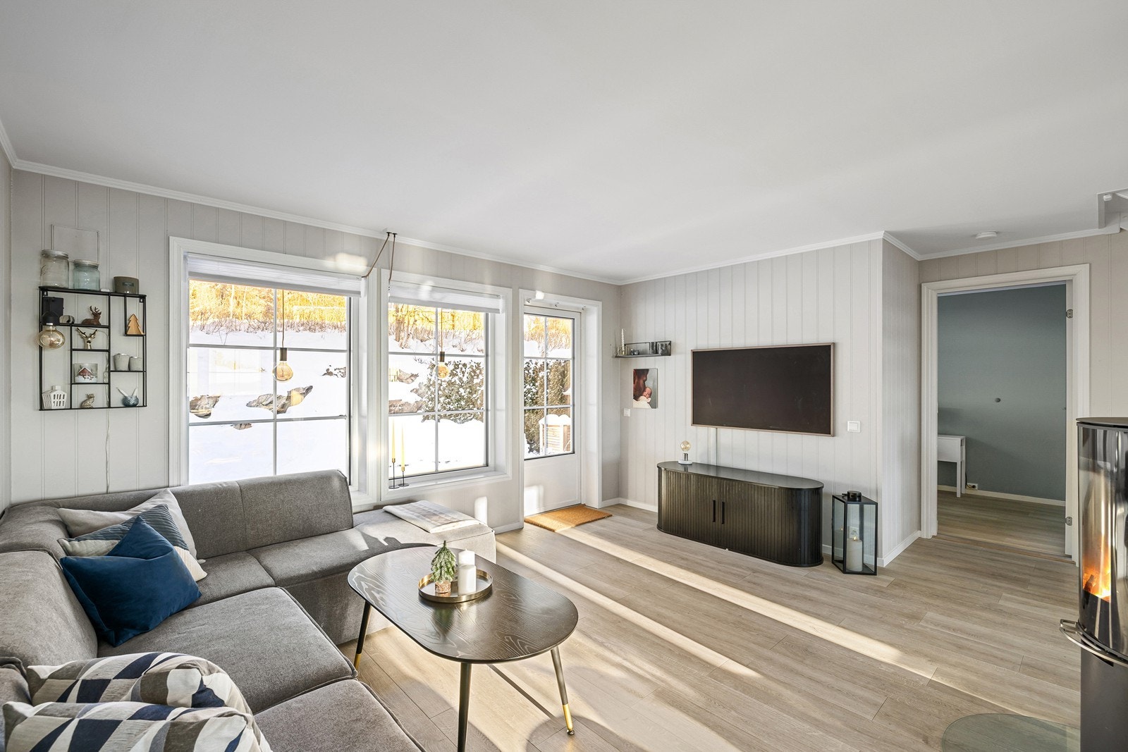 Rommet har mange innredningsmuligheter, samt rikelig med naturlig lysinnslipp. Galleribilde