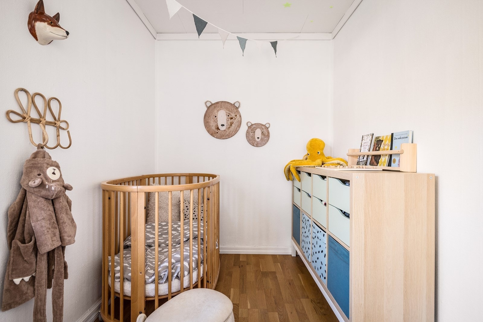 Soverommet er i dag innredet som barnerom, men
her kan man kanskje realisere drømmen om eget walk-in closet. Galleribilde