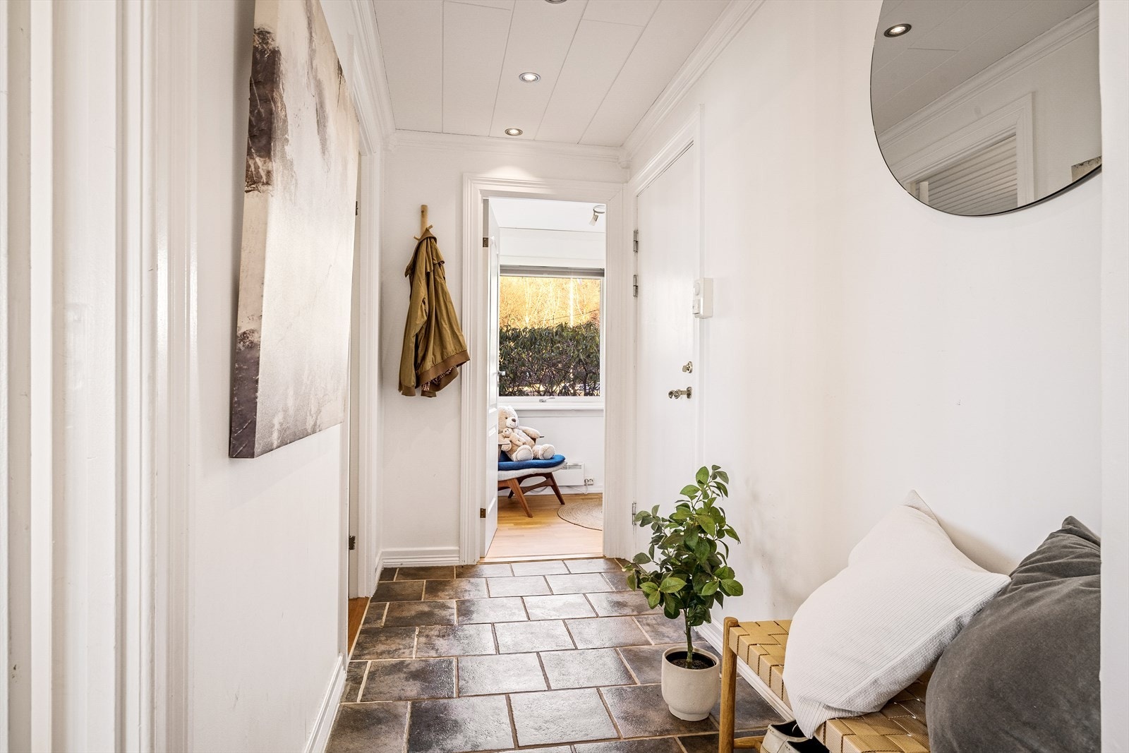 Leiligheten disponerer felles vaskerom, ekstern bod i kjeller på ca 5 kvm og utendørsbod på ca 7m². Galleribilde