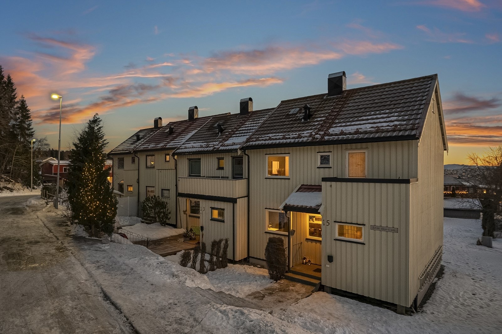 Boligen har en fin endebeliggenhet i rekken. Galleribilde