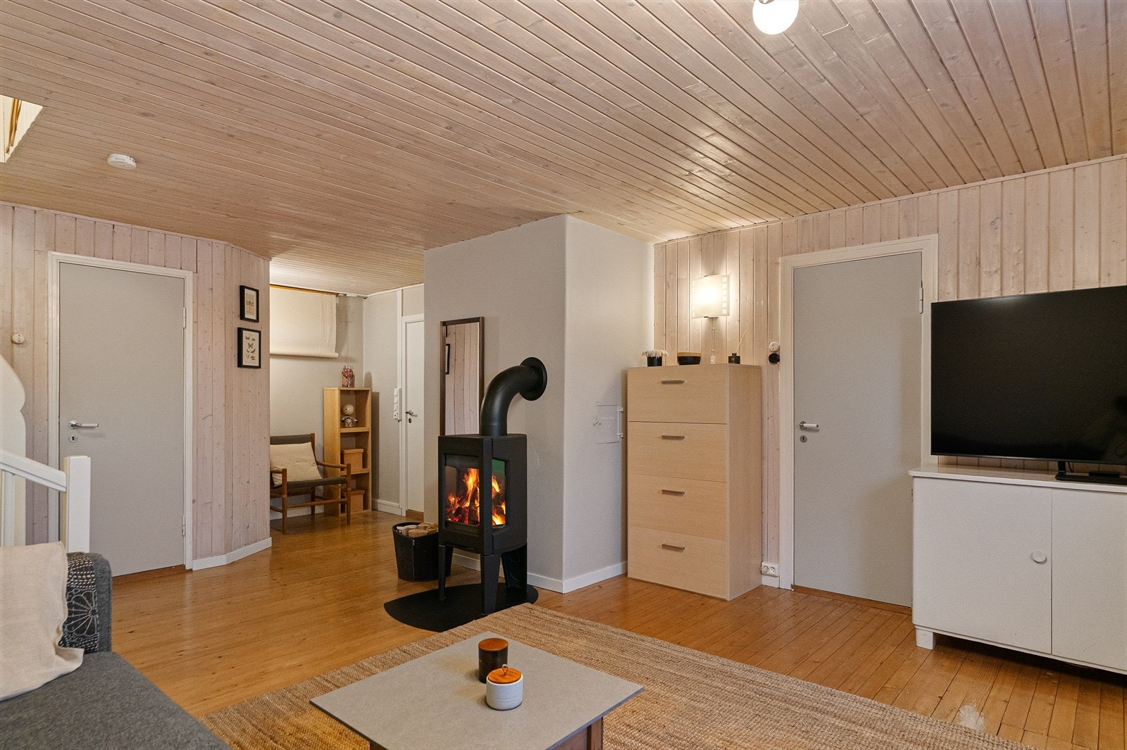 Her er det vedovn for behagelig oppvarming. Galleribilde